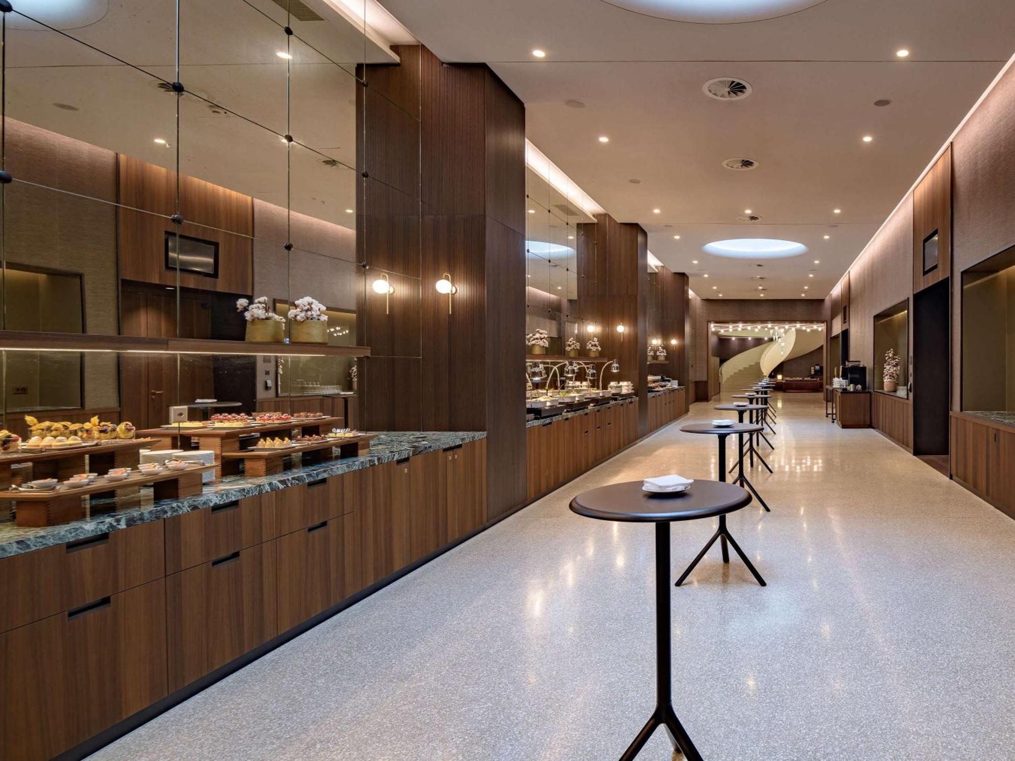 Moevenpick Hotel Basilea Esterno foto