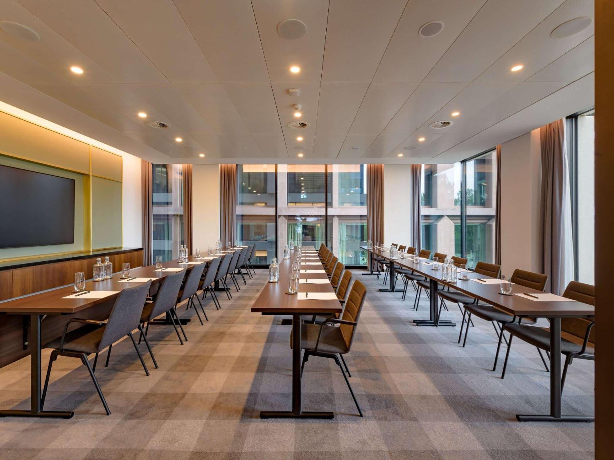 Moevenpick Hotel Basilea Esterno foto