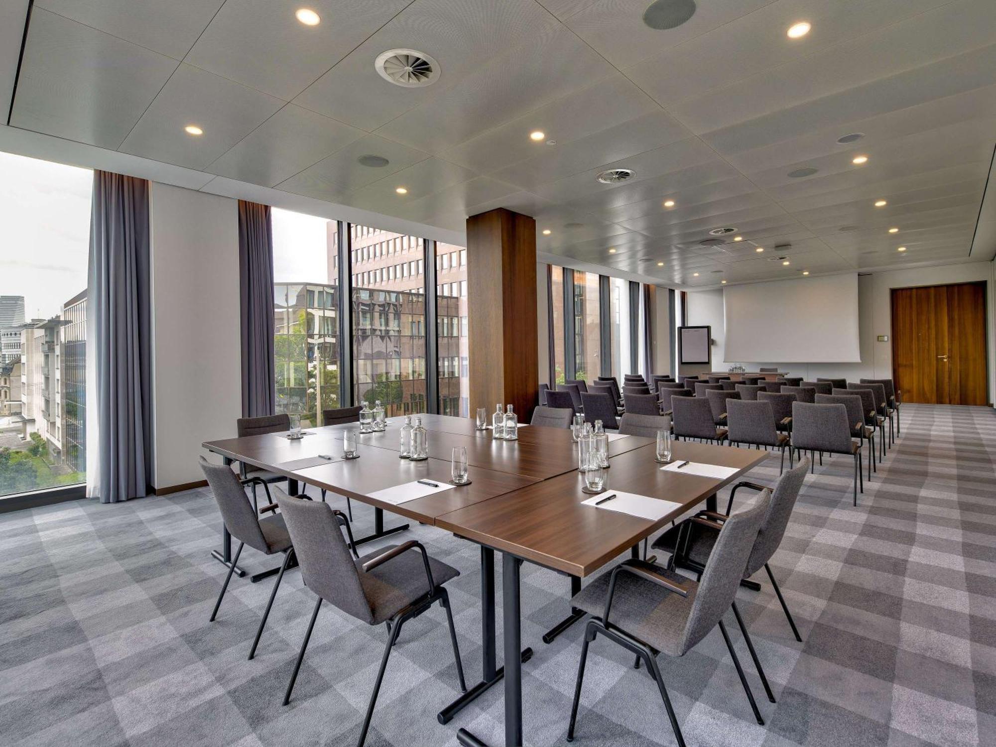 Moevenpick Hotel Basilea Esterno foto