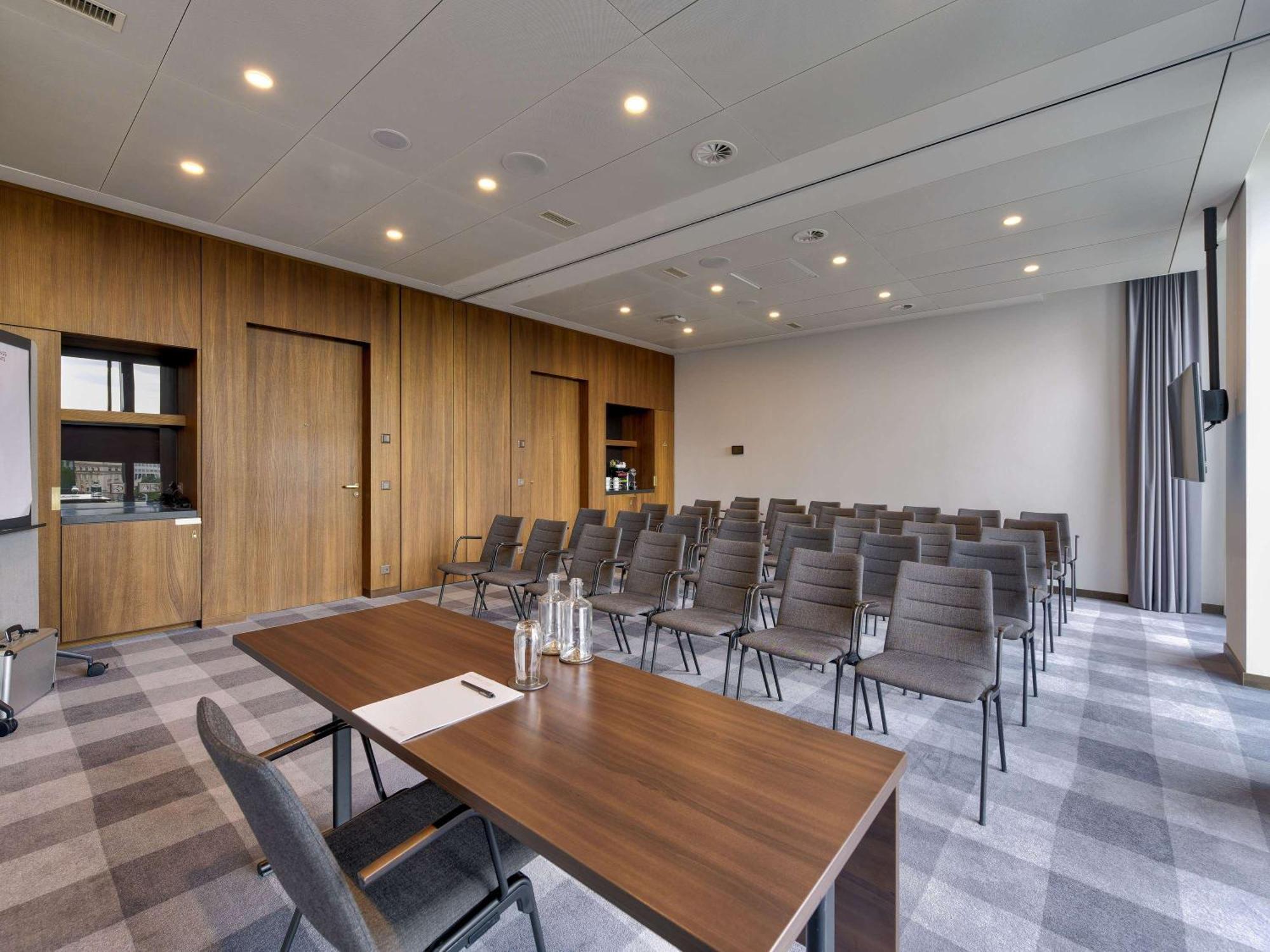 Moevenpick Hotel Basilea Esterno foto