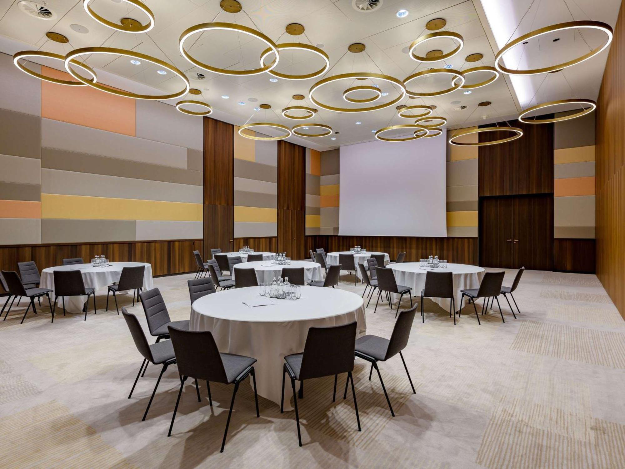 Moevenpick Hotel Basilea Esterno foto