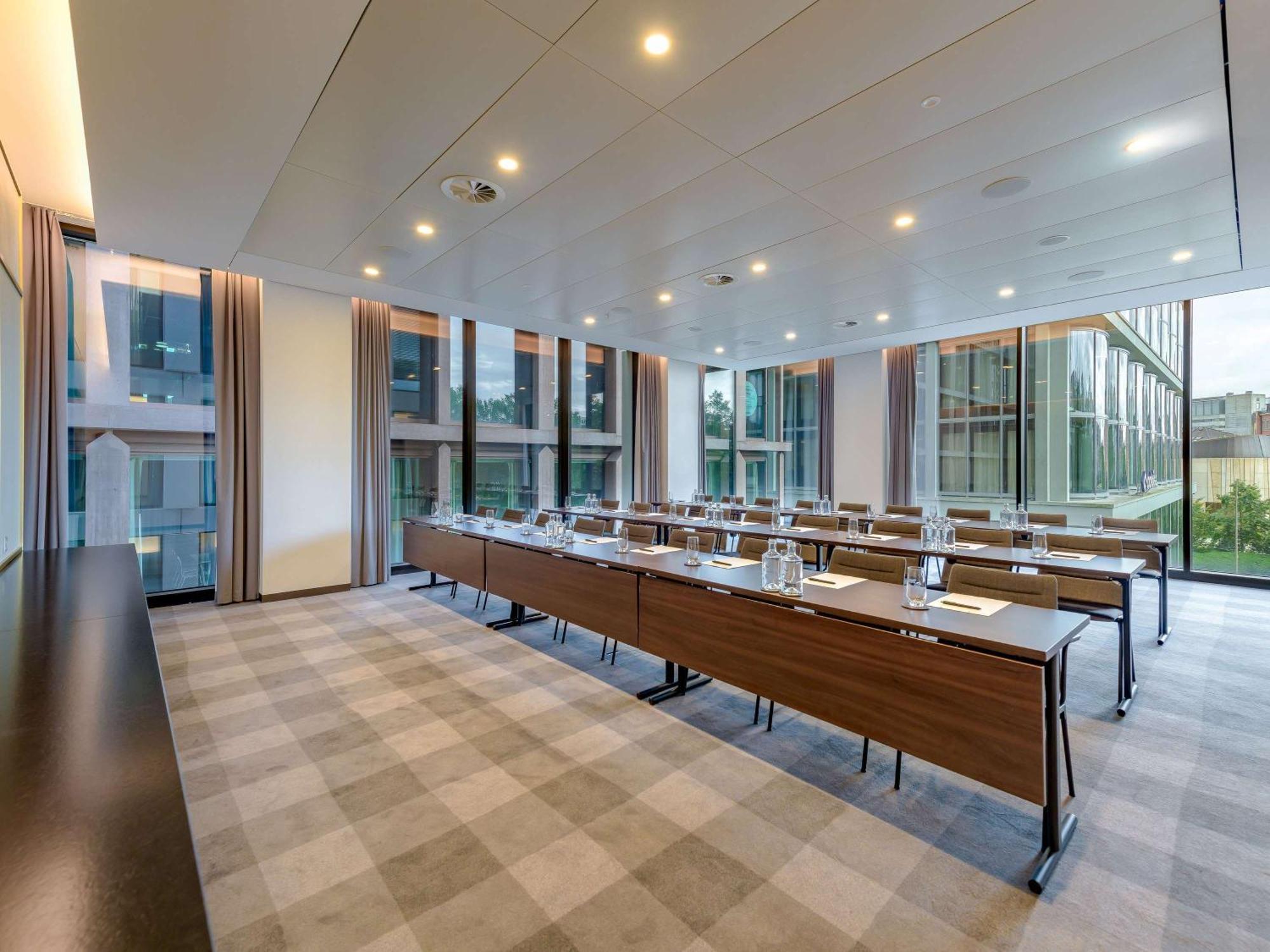 Moevenpick Hotel Basilea Esterno foto